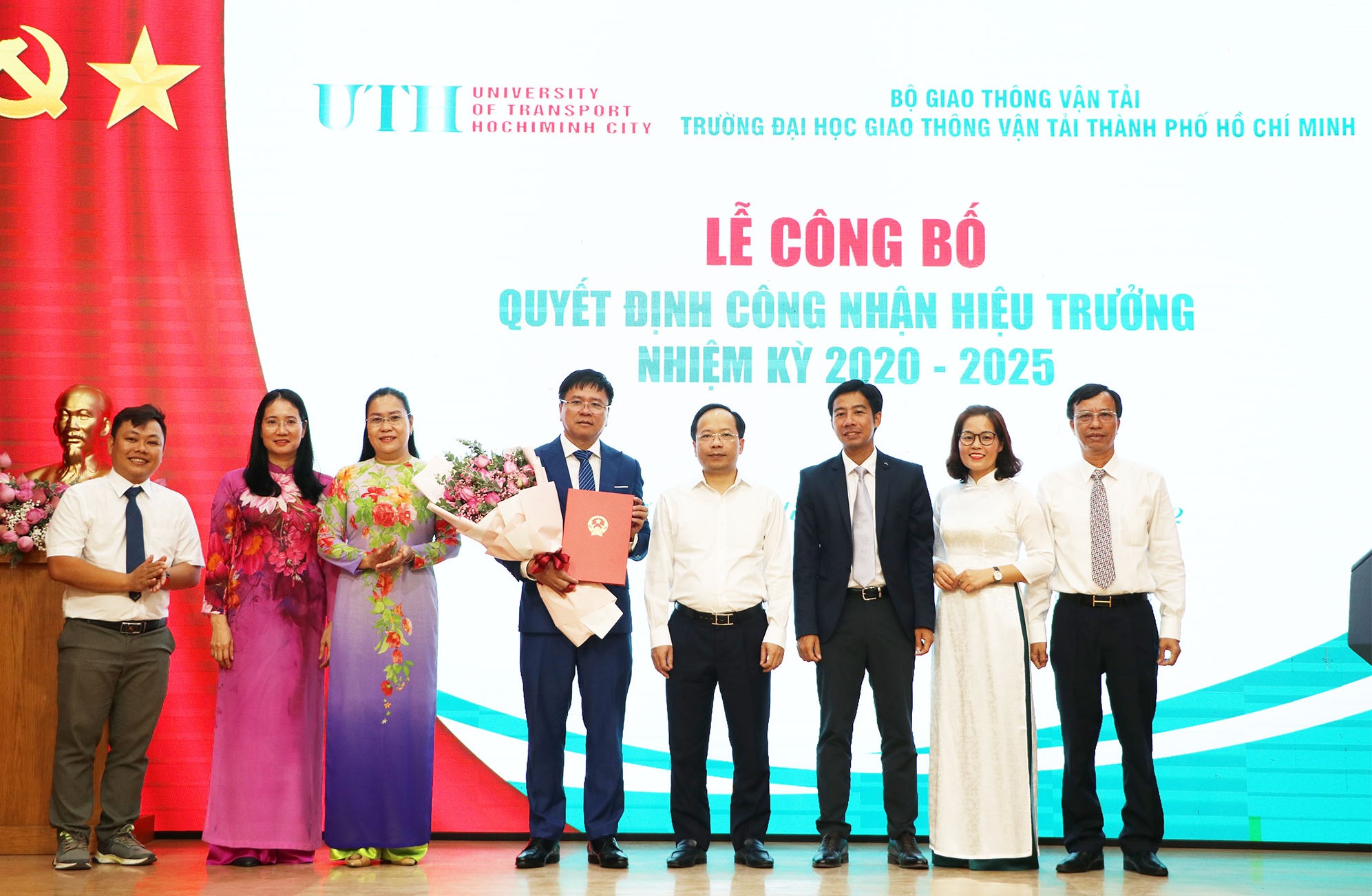 Bộ Giao thông vận tải công bố quyết định công nhận PGS.TS Nguyễn Xuân Phương giữ chức vụ Hiệu trưởng Trường Đại học Giao thông vận tải TP.HCM